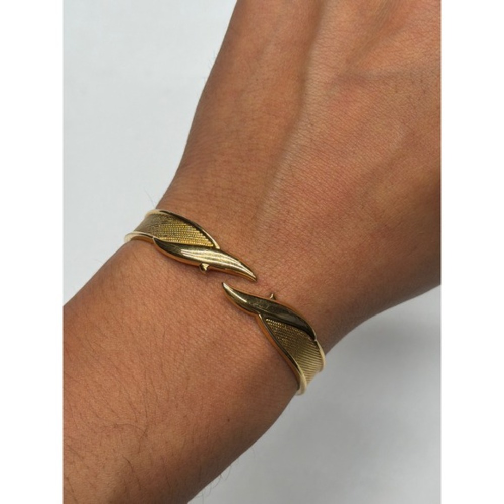 Monet Gold Tone Mesh Leaf Cuff Bangle Bracelet Fashion‎ Jewelry Women